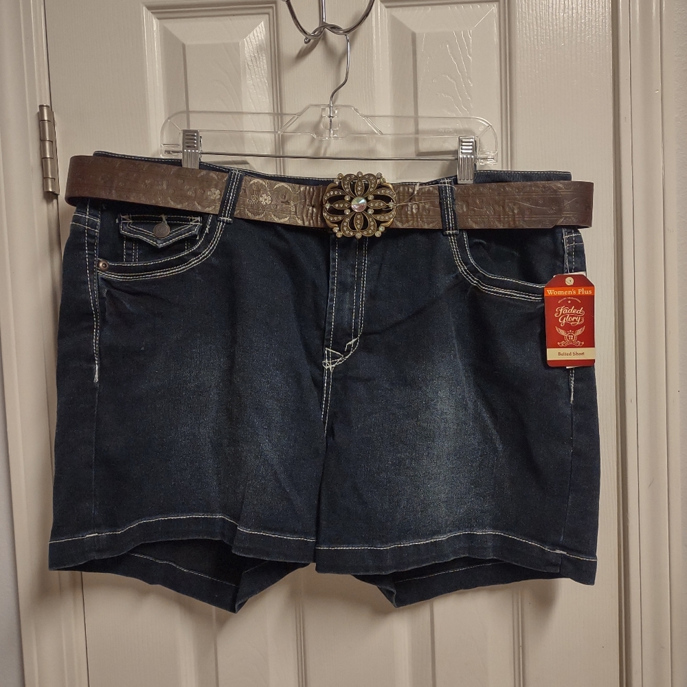 NWT  Belted Demin Shorts Size 20W